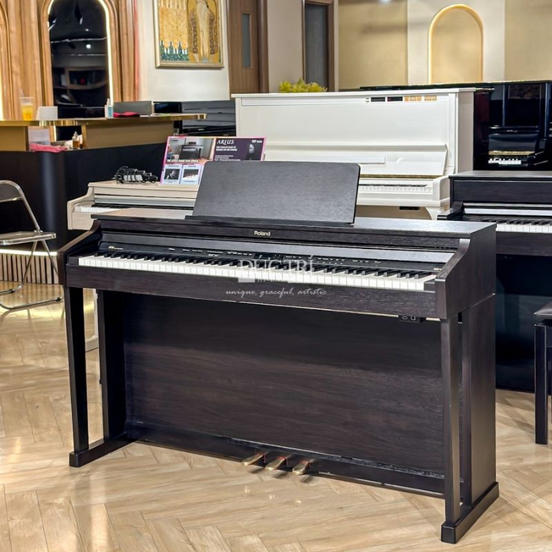 Roland HP-601 9 Piano Roland HP-601 được trưng bày tại Showroom của Piano Đức Trí