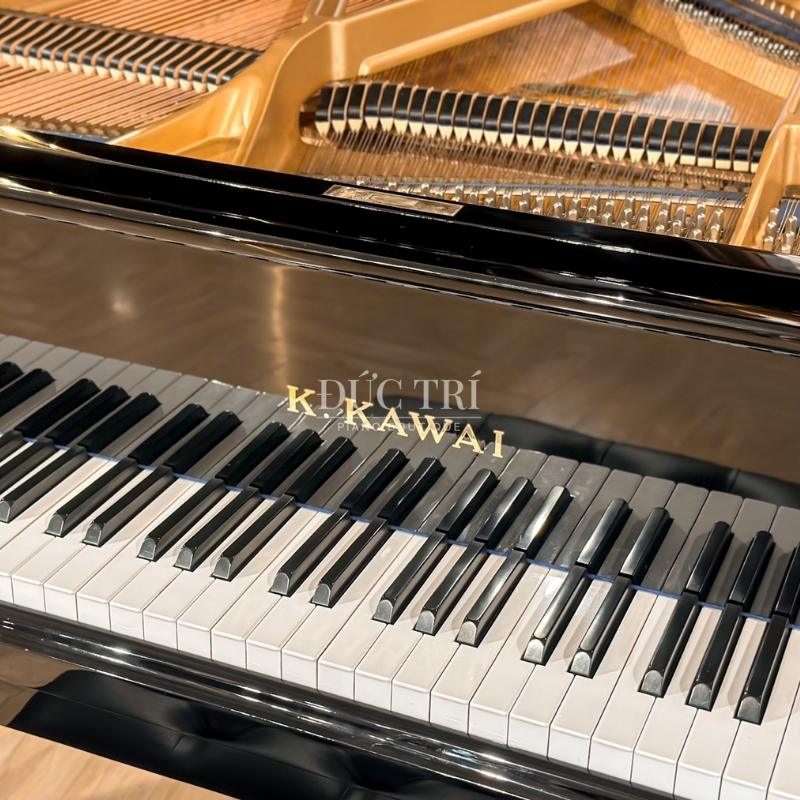 Kawai KG3D 11 Bàn phím, logo và nội thất của đàn Kawai KG-3D