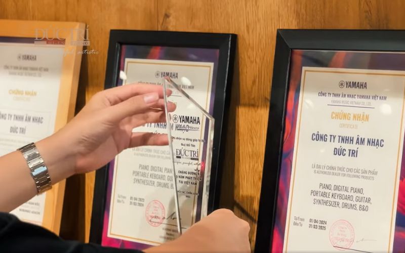 Sinh nhật Piano Đức Trí tròn 8 tuổi – Hành trình lan tỏa âm nhạc, tri thức và sự tử tế 3 Những huy chương và chứng nhận của Piano Đức Trí