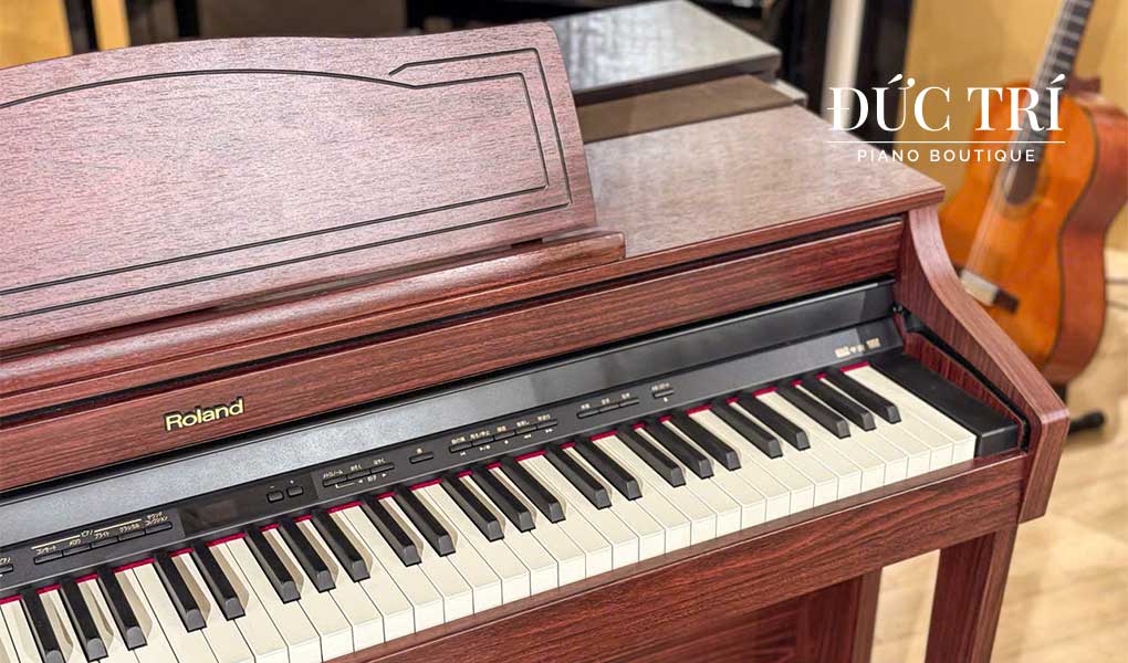 Roland HP-505GP 1 Roland HP-505GP có nắp bàn phím di chuyển được