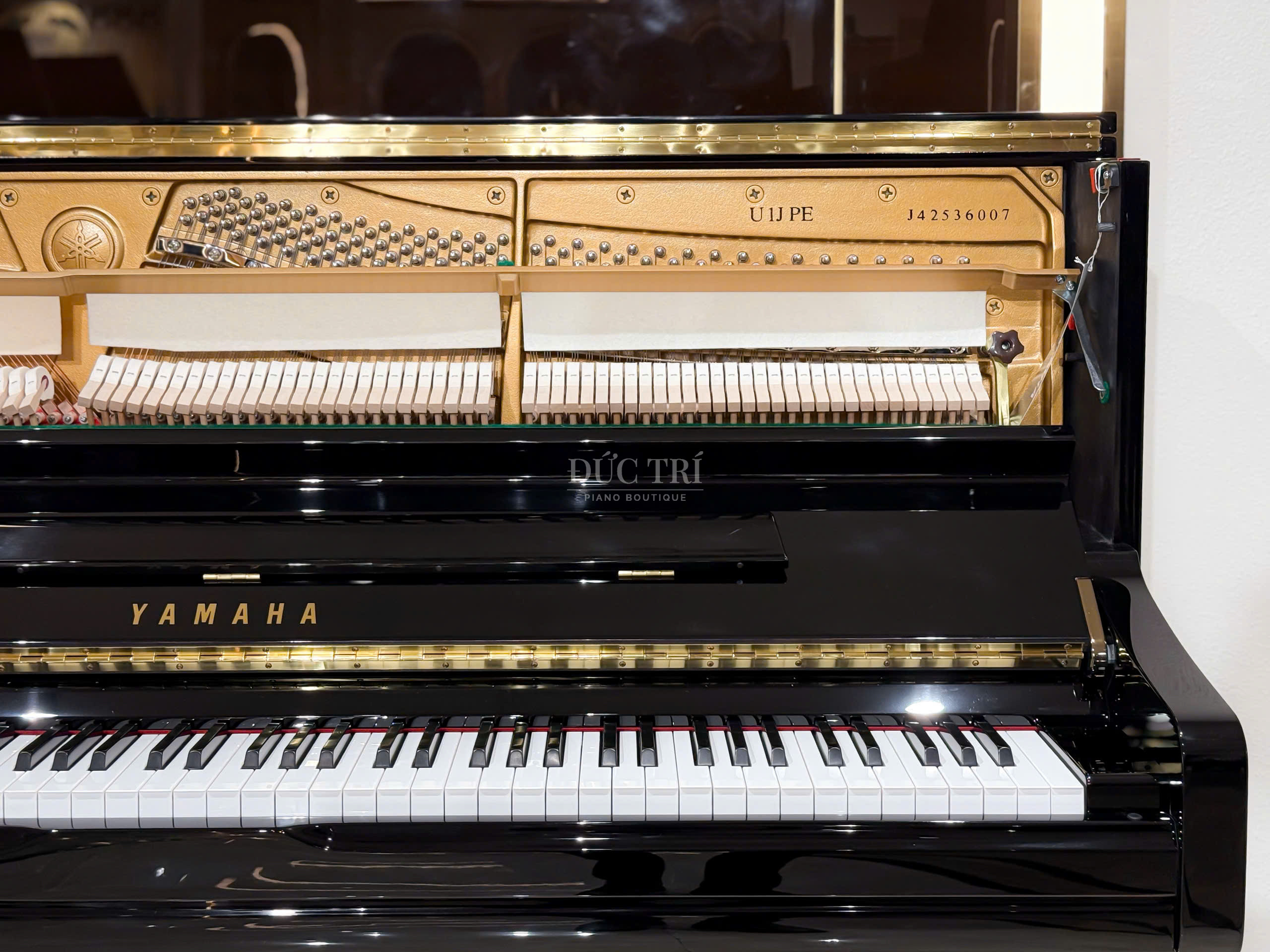 Yamaha U1JPE 11 Cận cảnh bộ máy đàn và bàn phím đàn Yamaha U1JPE
