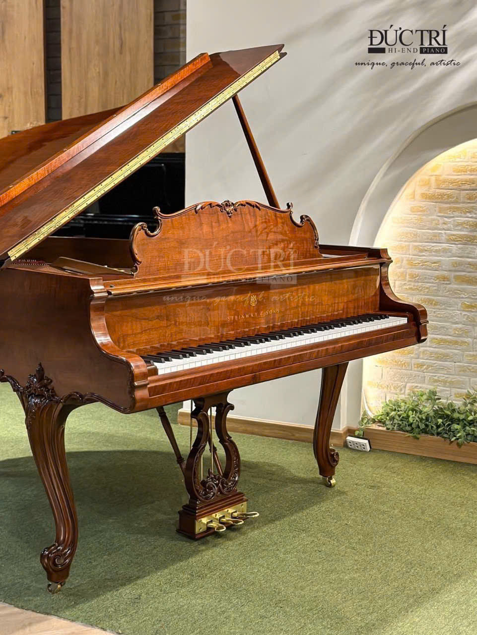 Đàn Piano Steinway Louis 11 Đàn piano Steinway Louis được làm gỗ vân sam Sitka
